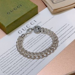There is a cool and sharp bracelet 2023SS GUCCI Gucci